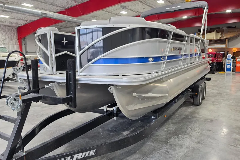 Slide: The Image of 2022 South Bay 25 CTS pontoon boat on trailer in indoor showroom. - 37