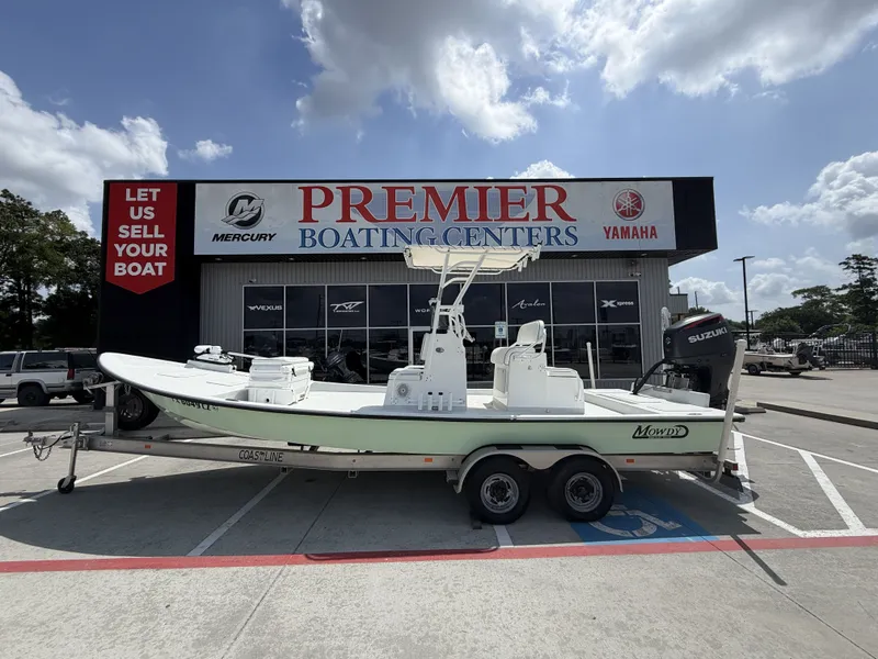 The Image of 2015 Mowdy C-25 on a trailer in front of a boating center. - 1