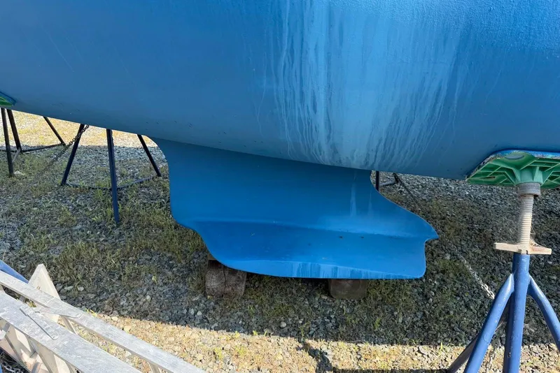 Slide: The Image of Blue hull of a 2013 Marlow-Hunter 27 sailboat on stands. - 23