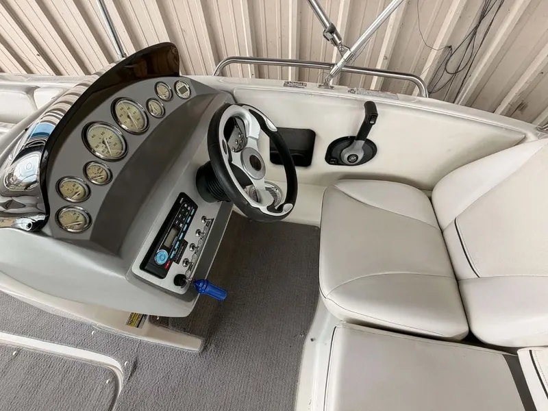 Slide: The Image of Bayliner 197 Deck Boat 2008 - 7