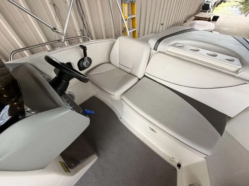 Slide: The Image of Bayliner 197 Deck Boat 2008 - 6