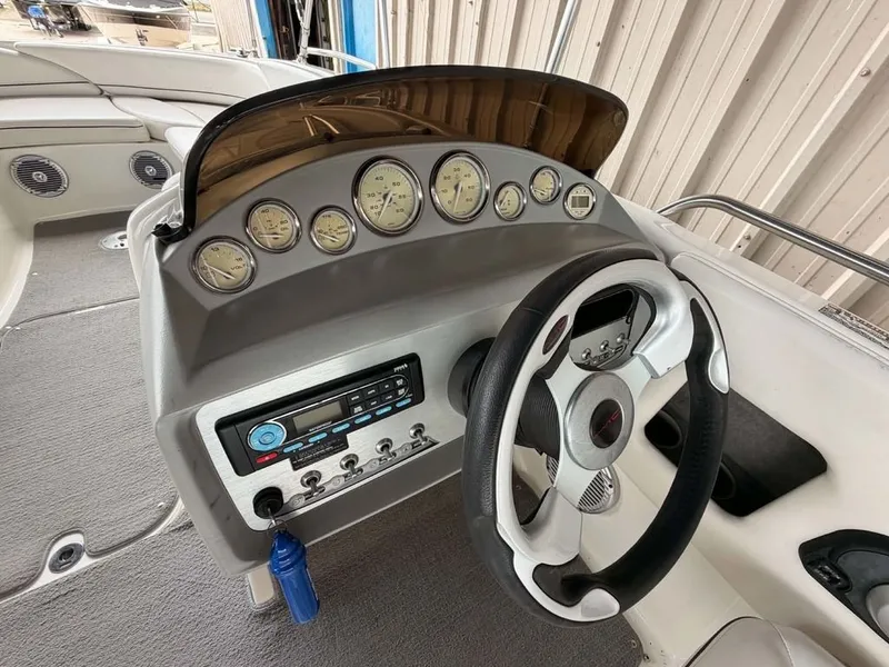 Slide: The Image of Bayliner 197 Deck Boat 2008 - 8