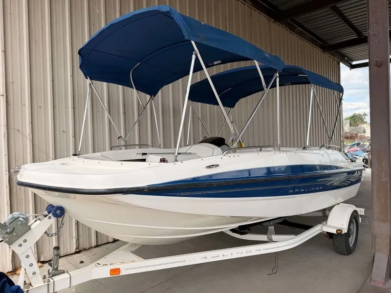 The Image of Bayliner 197 Deck Boat 2008 - 1