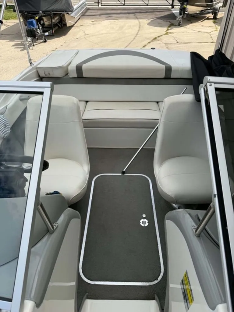 Slide: The Image of Bayliner 185 Bowrider 2008 - 3