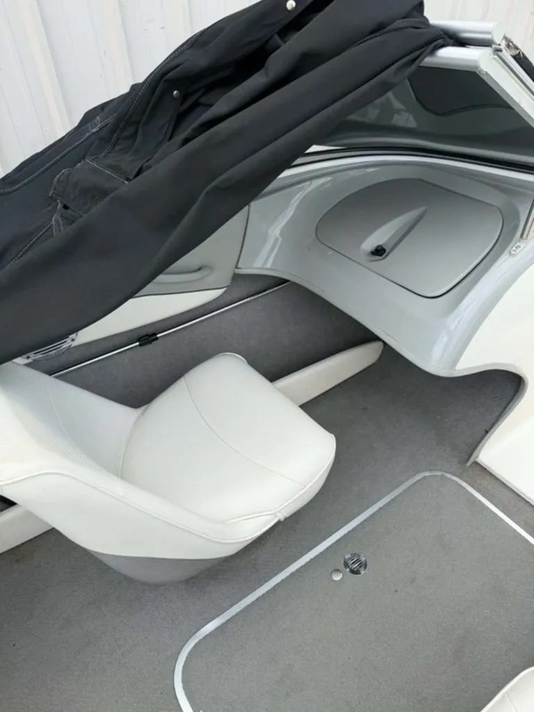 Slide: The Image of Bayliner 185 Bowrider 2008 - 5