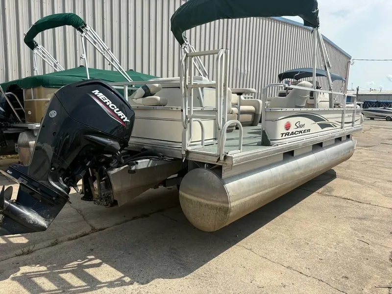 Slide: The Image of Sun Tracker 21 Fishing Barge 2006 - 6