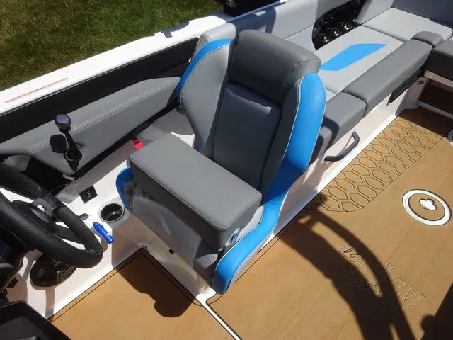 Slide: The Image of MasterCraft NXT24 2023 - 11