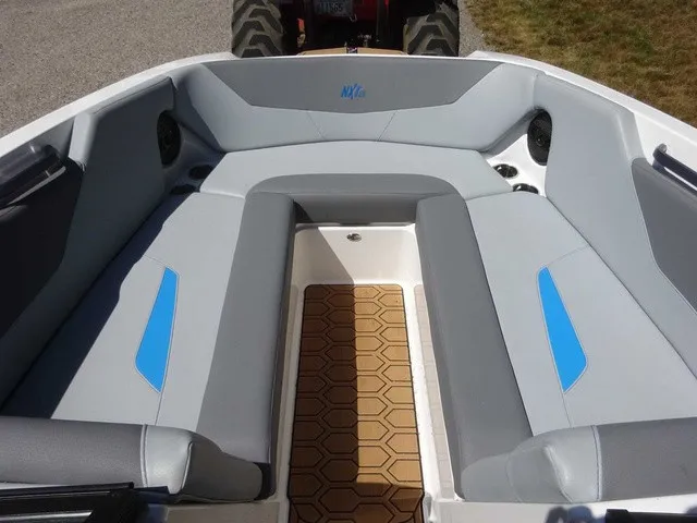 Slide: The Image of MasterCraft NXT24 2023 - 34