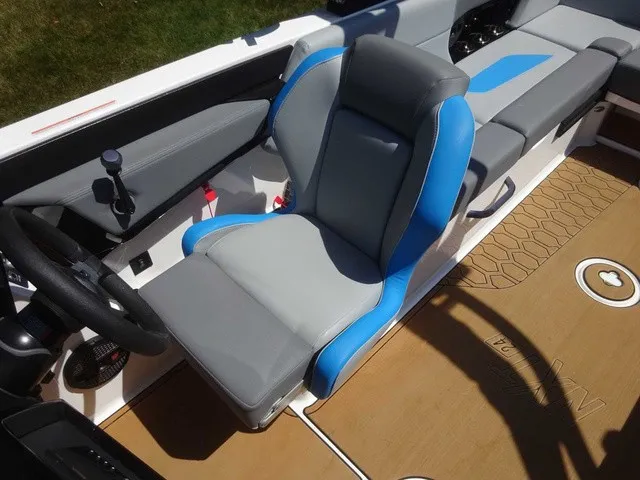 Slide: The Image of MasterCraft NXT24 2023 - 10