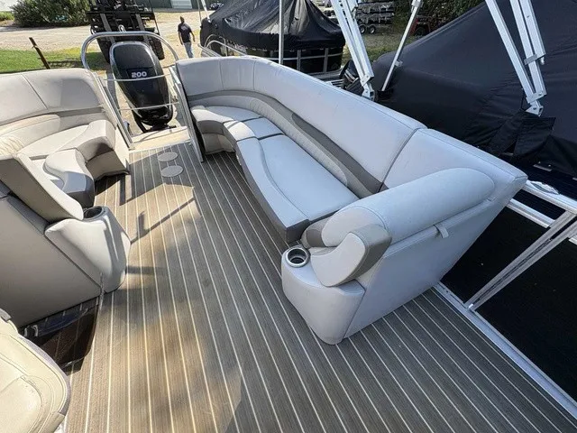 Slide: The Image of Harris Sunliner 220 2016 - 19