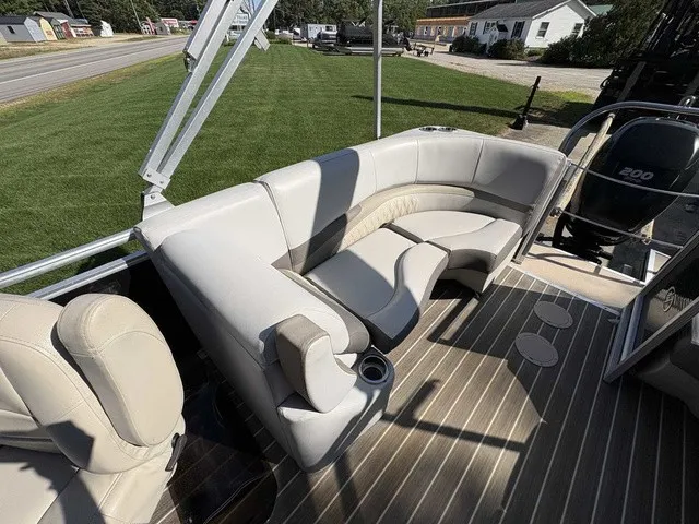 Slide: The Image of Harris Sunliner 220 2016 - 18
