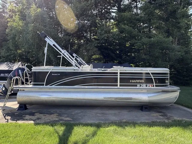 Slide: The Image of Harris Sunliner 220 2016 - 13