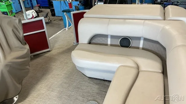 Slide: The Image of Interior of a 2018 Bennington 22 SLX TRI-LOG S CRUISE PREMIUM with beige upholstery. - 11