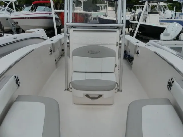 Slide: The Image of Robalo R200 Center Console 2019 - 13