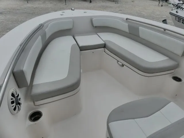 Slide: The Image of Robalo R200 Center Console 2019 - 12