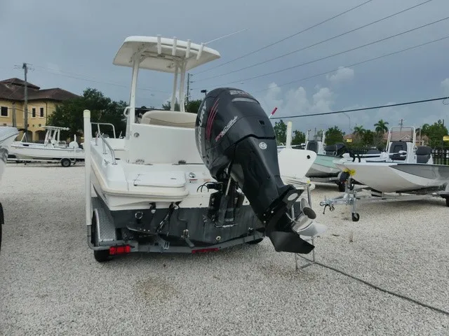 Slide: The Image of Boston Whaler 210 Dauntless 2018 - 3