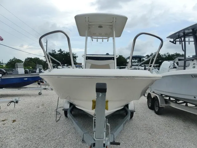 Slide: The Image of Boston Whaler 210 Dauntless 2018 - 2