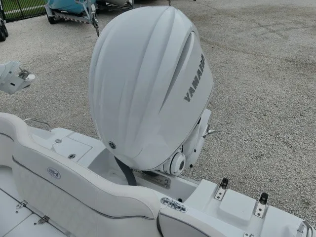 Slide: The Image of Sea Hunt Ultra 245SE 2026 - 4