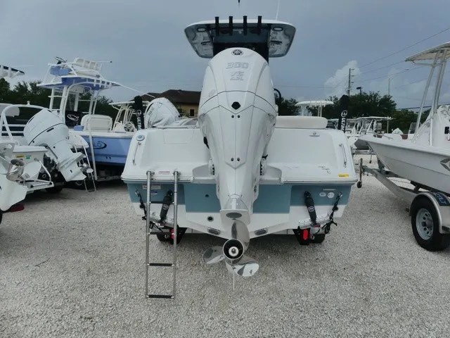Slide: The Image of Sea Hunt Ultra 245SE 2026 - 3