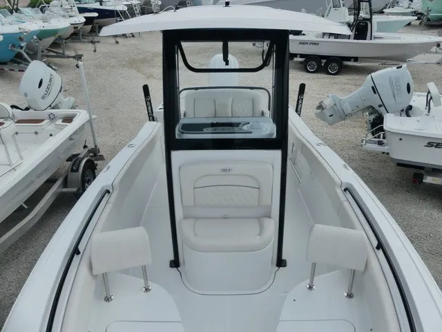 Slide: The Image of Sea Hunt Ultra 245SE 2026 - 13