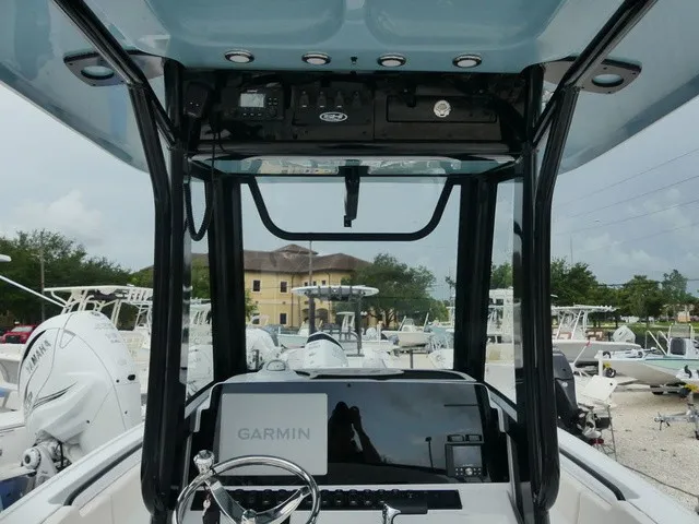 Slide: The Image of Sea Hunt Ultra 245SE 2026 - 10