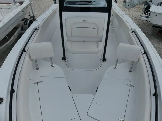 Slide: The Image of Sea Hunt Ultra 245SE 2026 - 14