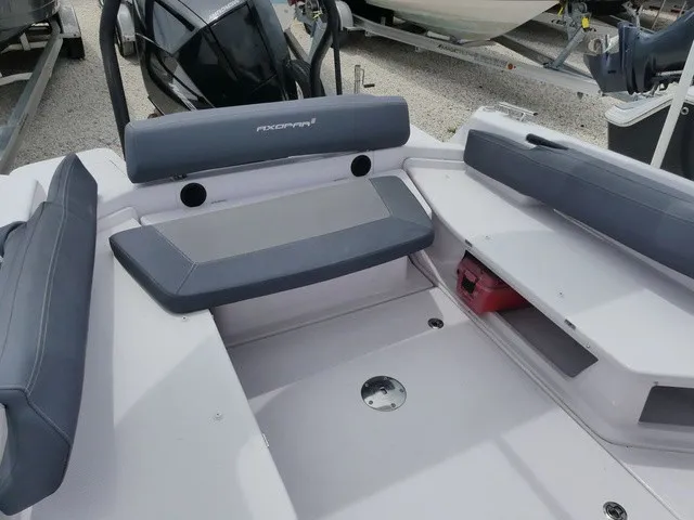 Slide: The Image of Axopar 22 T-Top 2022 - 6