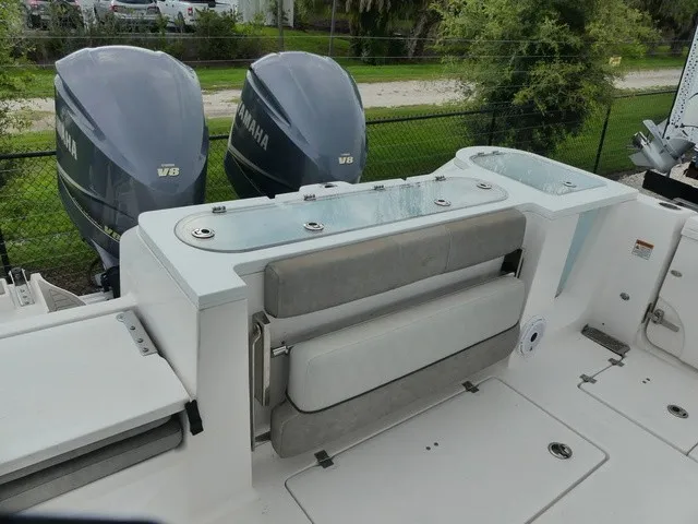 Slide: The Image of Sea Fox 328 Commander 2021 - 5