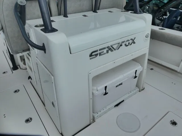 Slide: The Image of Sea Fox 328 Commander 2021 - 8