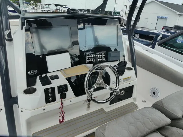 Slide: The Image of Sea Fox 328 Commander 2021 - 11