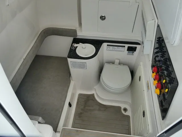 Slide: The Image of Sea Fox 328 Commander 2021 - 14