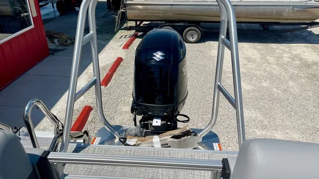 Slide: The Image of Landau Island Breeze 23C Sport Rear Lounge Trit 2026 - 19