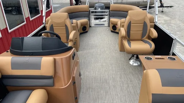 Slide: The Image of Landau Island Breeze 25C Sport Rear Lounge Trit 2026 - 8