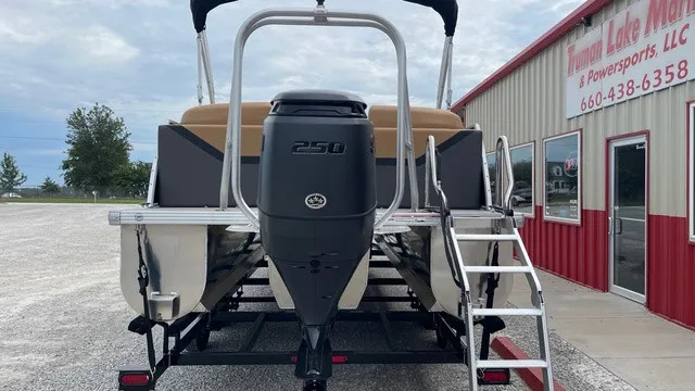 Slide: The Image of Landau Island Breeze 25C Sport Rear Lounge Trit 2026 - 4