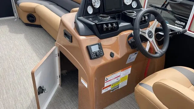 Slide: The Image of Landau Island Breeze 25C Sport Rear Lounge Trit 2026 - 13