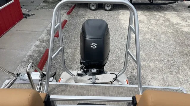 Slide: The Image of Landau Island Breeze 25C Sport Rear Lounge Trit 2026 - 15
