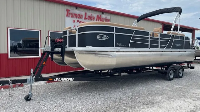 Slide: The Image of Landau Island Breeze 25C Sport Rear Lounge Trit 2026 - 3