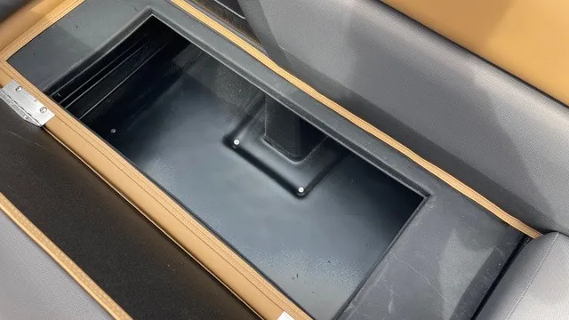 Slide: The Image of Landau Island Breeze 25C Sport Rear Lounge Trit 2026 - 19