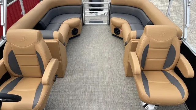 Slide: The Image of Landau Island Breeze 25C Sport Rear Lounge Trit 2026 - 9