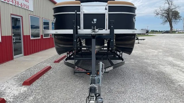 Slide: The Image of Landau Island Breeze 25C Sport Rear Lounge Trit 2026 - 2