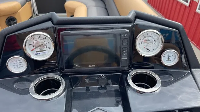 Slide: The Image of Landau Island Breeze 25C Sport Rear Lounge Trit 2026 - 18