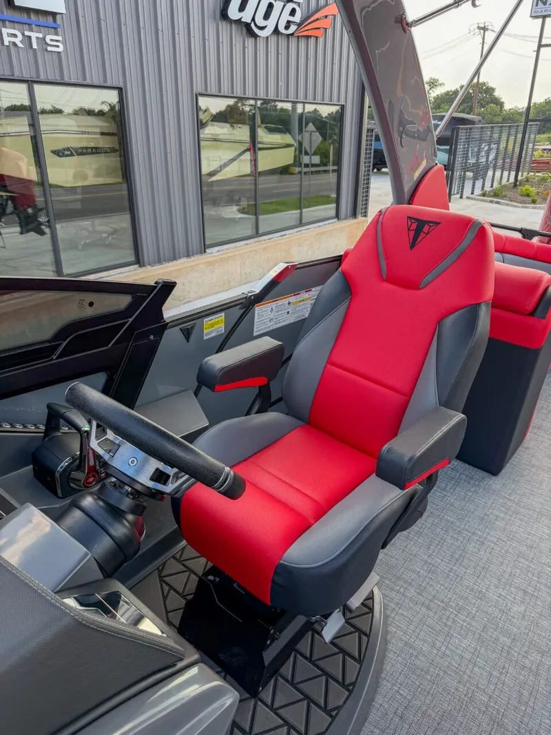 Slide: The Image of The Trifecta 25 SPORT RF9 DC 3.0 ARCH features a modern helm with a red and gray captain's chair. - 13