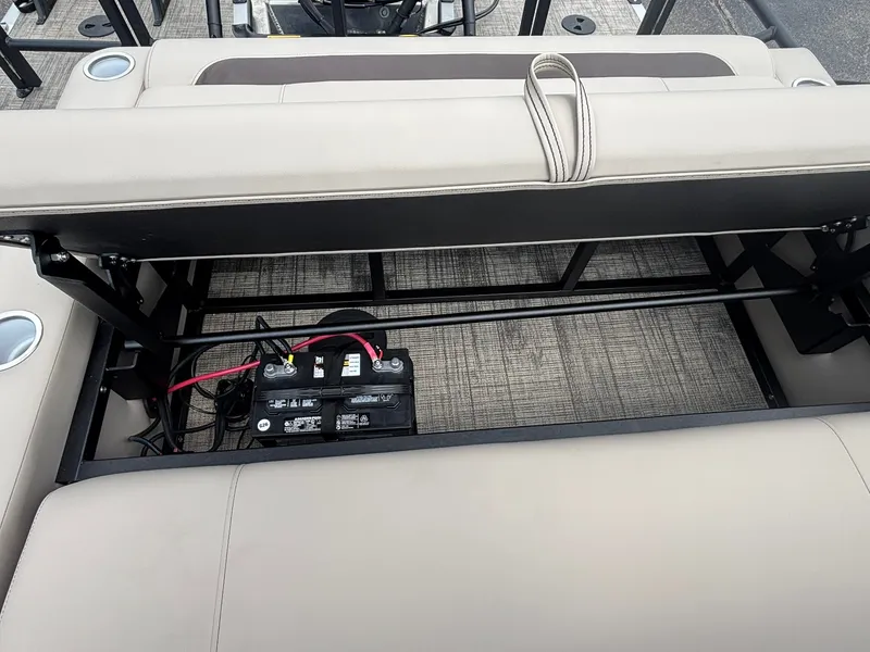 Slide: The Image of Bentley Pontoons 223 Legacy Swingback 2027 - 32