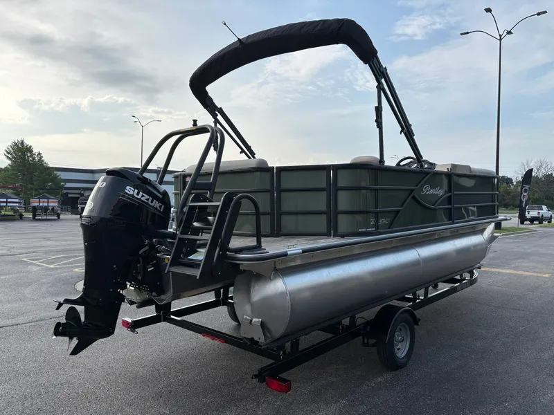 Slide: The Image of Bentley Pontoons 200 LEGACY CRUISE XL 2027 - 7