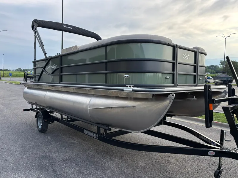 Slide: The Image of Bentley Pontoons 200 LEGACY CRUISE XL 2027 - 5