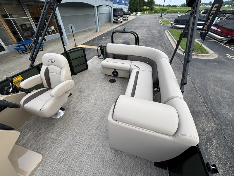 Slide: The Image of Bentley Pontoons 200 LEGACY CRUISE XL 2027 - 30
