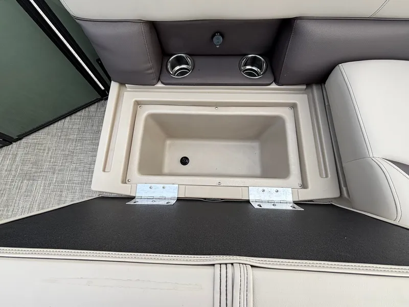 Slide: The Image of Bentley Pontoons 200 LEGACY CRUISE XL 2027 - 25
