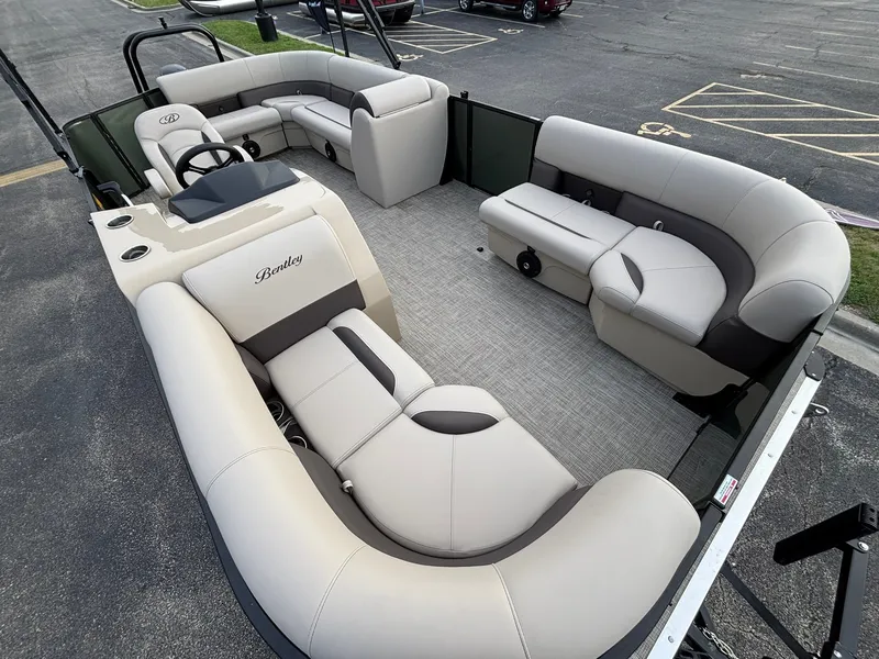 Slide: The Image of Bentley Pontoons 200 LEGACY CRUISE XL 2027 - 11