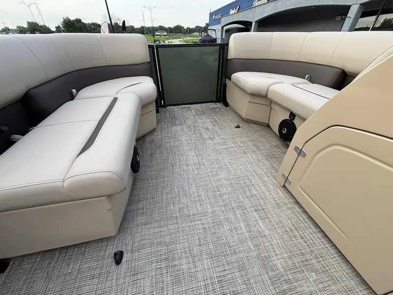 Slide: The Image of Bentley Pontoons 200 LEGACY CRUISE XL 2027 - 15