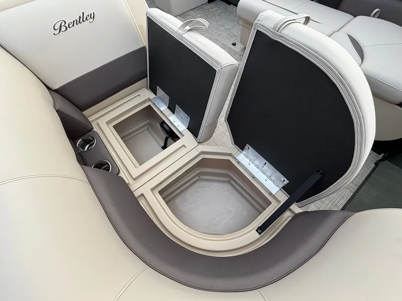 Slide: The Image of Bentley Pontoons 200 LEGACY CRUISE XL 2027 - 12
